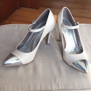 Brand new Mary Jane style pumps!